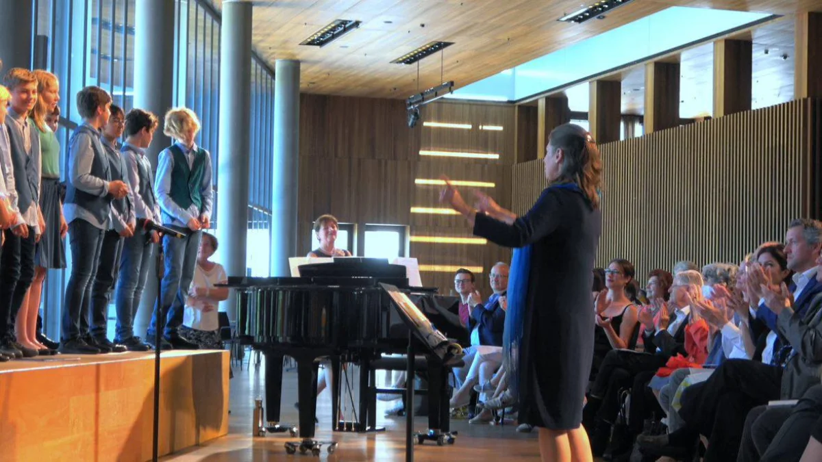 Sommerkonzert des Kinder- und Jugendchores am Landestheater mit Olga Bolgari und Andrea Wögerer am Klavier