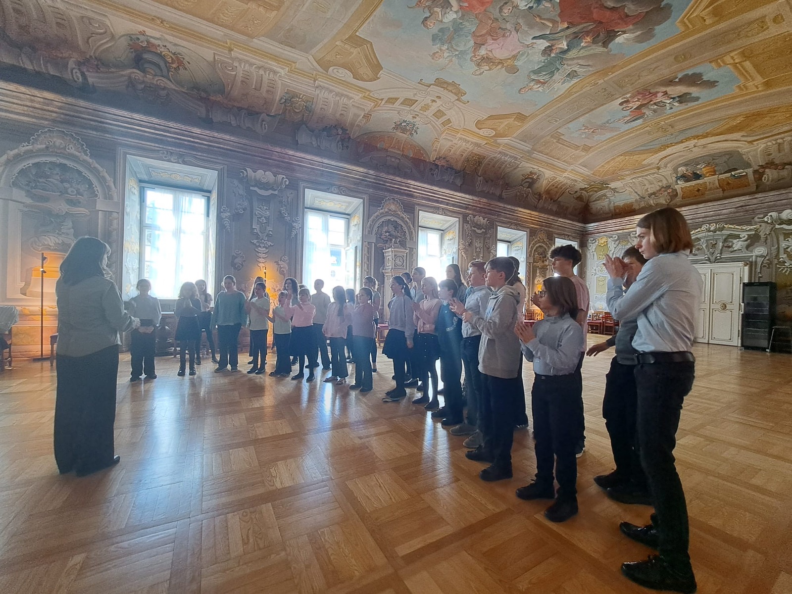 Olga Bolgari bei einer Probe mit dem Jugendchor